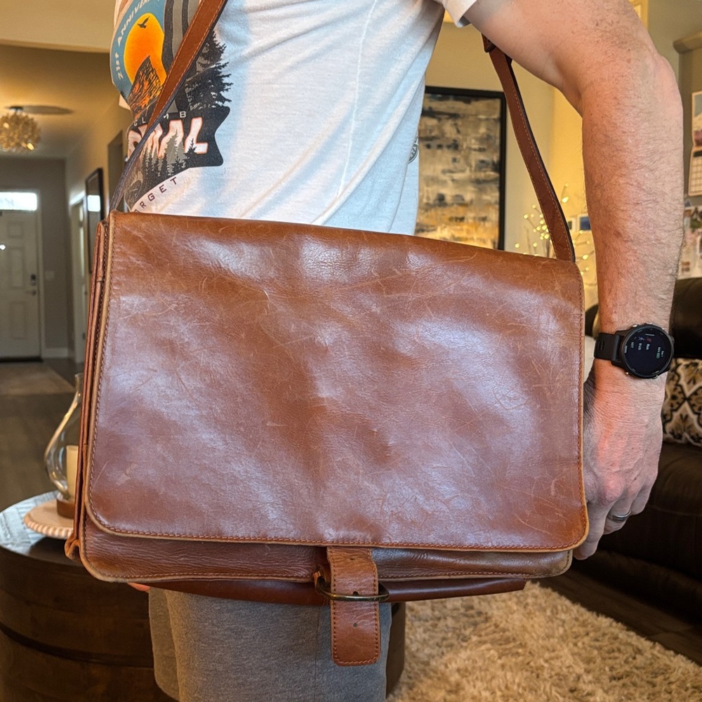 Classic Brown Leather Messenger Bag - Picture 12 of 12